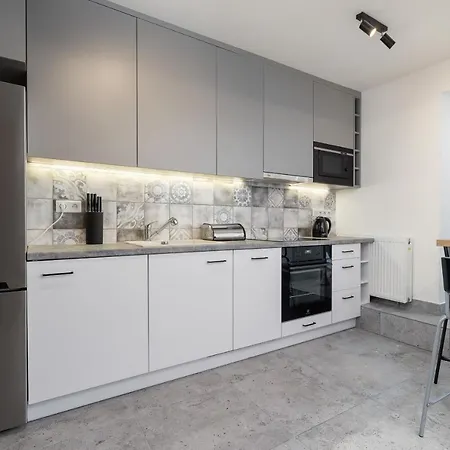 Cozy Moniuszki Cracow Downtown By Renters
