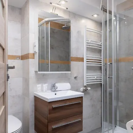 Cozy Moniuszki Cracow Downtown By Renters