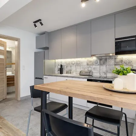Cozy Moniuszki Cracow Downtown By Renters